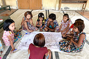 村内の危険エリアについて話し合う子どもたち（ミャンマー） / ©プラン・インターナショナル