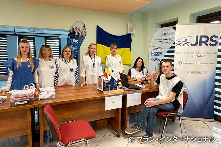 写真：JRSで働くウクライナ避難民の職員たち