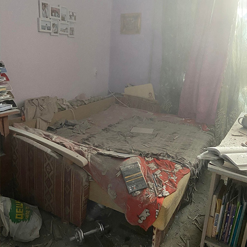 写真：砲撃で破壊された私の部屋