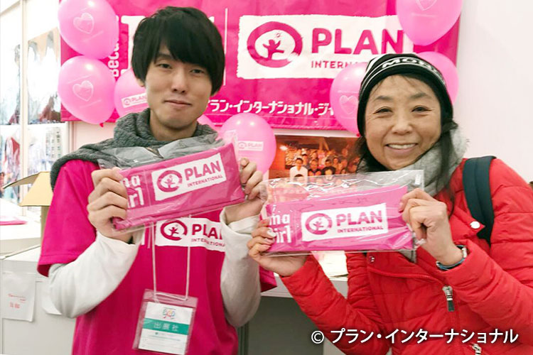 写真：2019年のオリジナルグッズはアームカバー