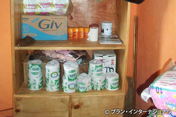 女子部屋と生理用品を学校に設置（ルワンダ）