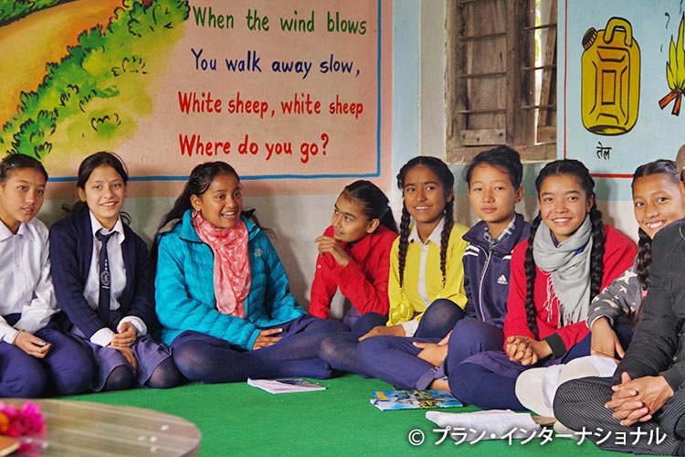 写真：集う女の子クラブのメンバー