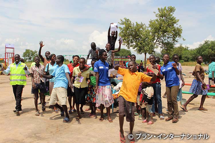 写真：子どもクラブに参加するメンバー