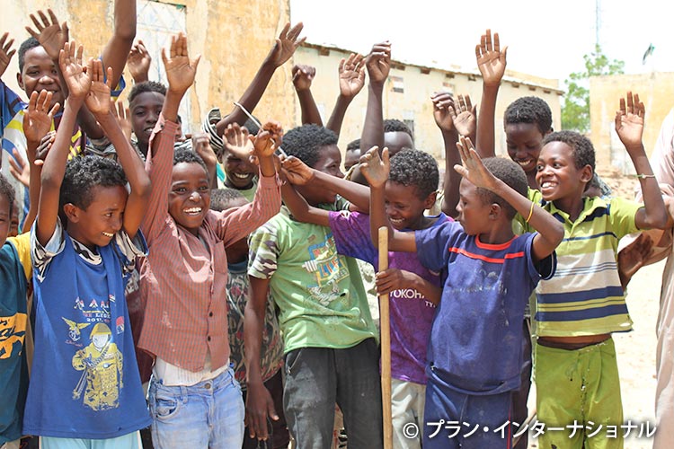 現地で出会った元気いっぱいの子どもたち