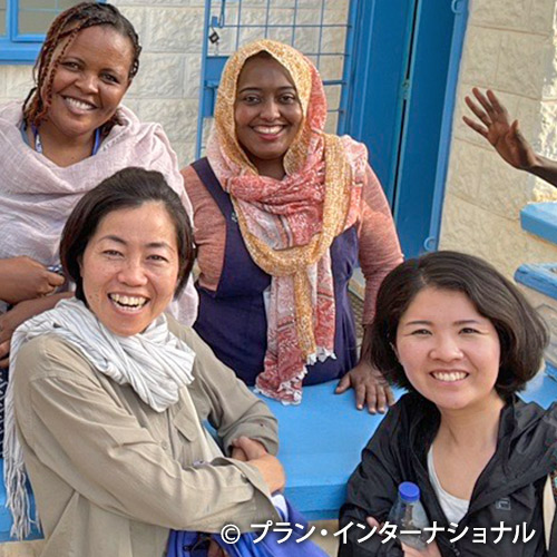 写真：道山職員（左）と稲井職員（右）