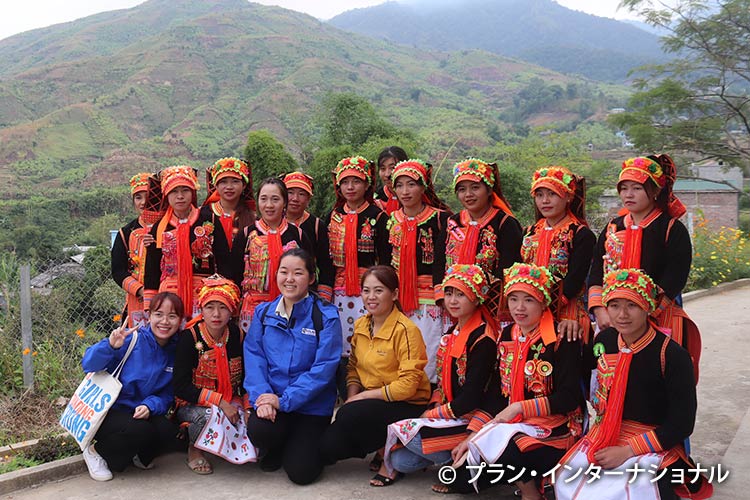 ベトナムの少数民族の女の子たちと
