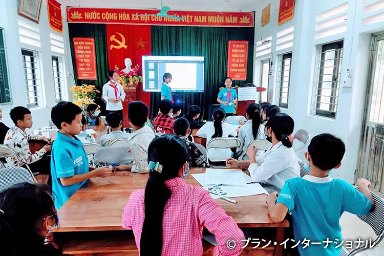 写真：早すぎる結婚の防止にむけたトレーニング（ベトナム）