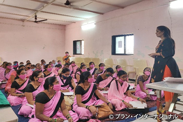 写真：地元の「子どもの保護委員会」にもトレーニングを実施