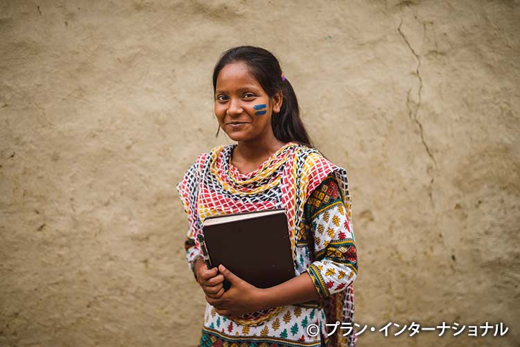 写真：17歳の時、結婚から逃れた女の子