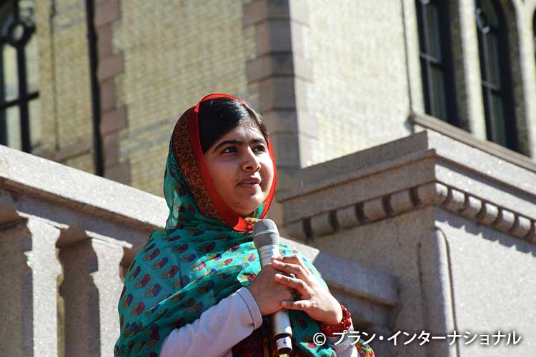 ノルウェーで歓迎をうけるマララさん