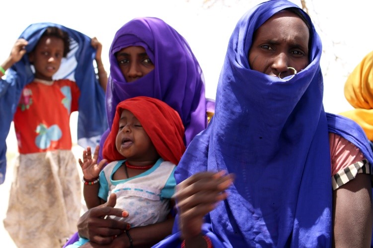 プランが実施する栄養指導講座に参加する母親たち