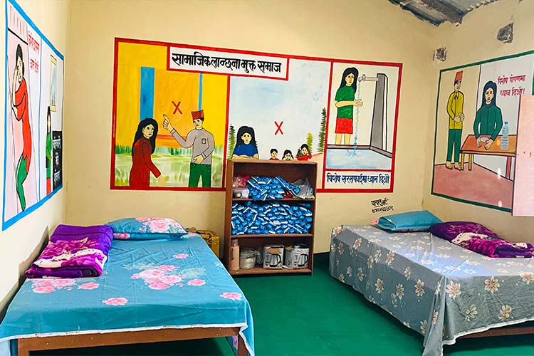 写真：女の子が月経時に利用できる休憩部屋