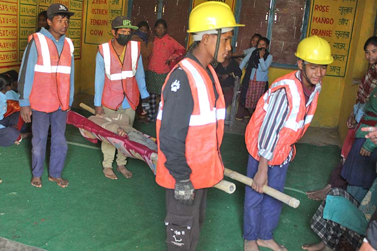 写真：学校での防災訓練の様子