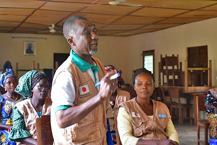 写真:撮りたいのはプロジェクト参加者の真剣な顔