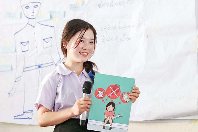 写真：生理について話す女の子