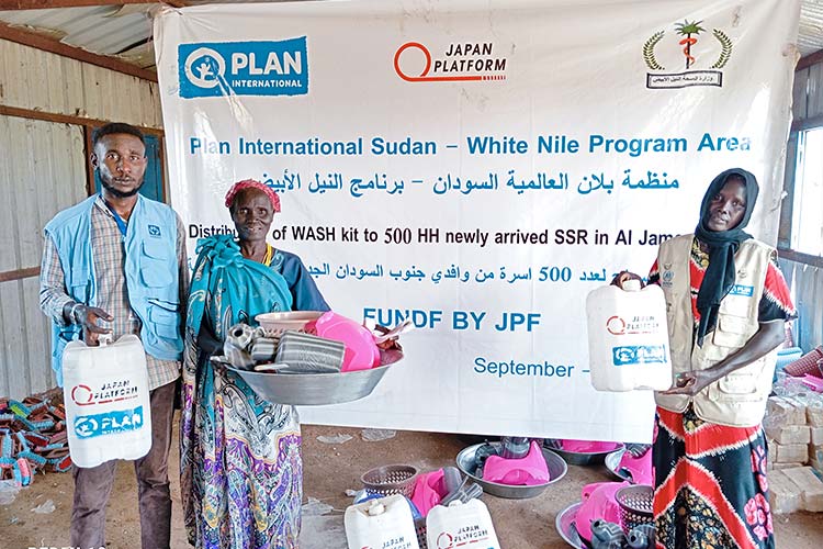 写真：衛生用品の配布