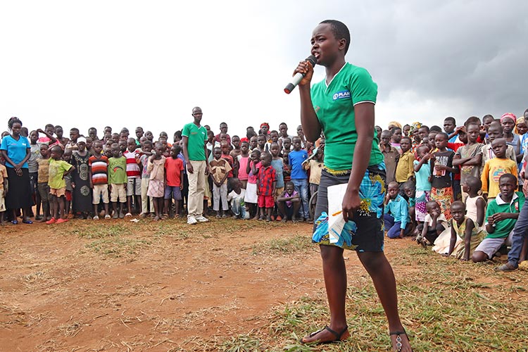 写真:難民キャンプでの若者の活動(ウガンダ)