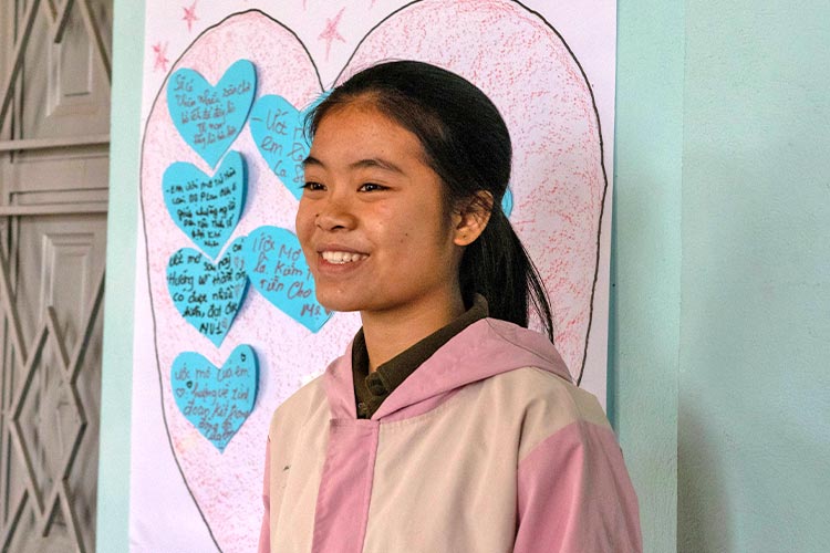 写真:ヒューエンさん、15歳、早すぎる結婚の防止に関するトレーニング参加者