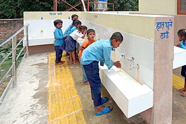 画像：手洗い場を設置（ネパール）