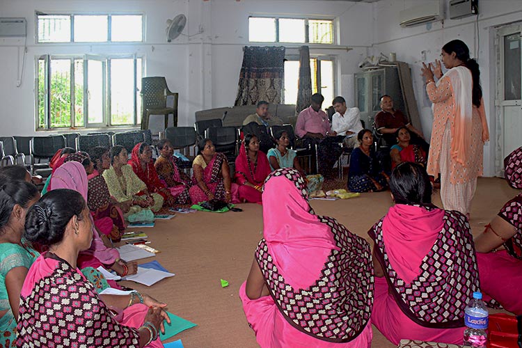 写真：児童の学習評価に関する教師トレーニング