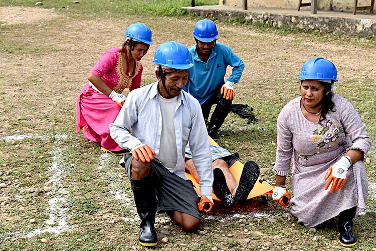 写真：コミュニティでの防災訓練の様子（ネパール）