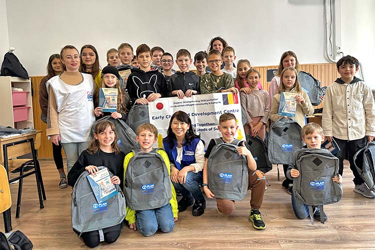 教科書と学習機材（ルーマニア）35,700円