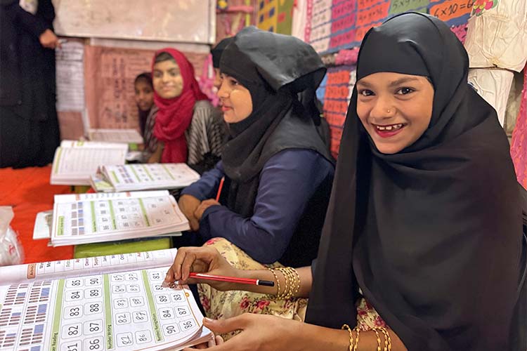 教材と衛生セット（バングラデシュ）21,200円