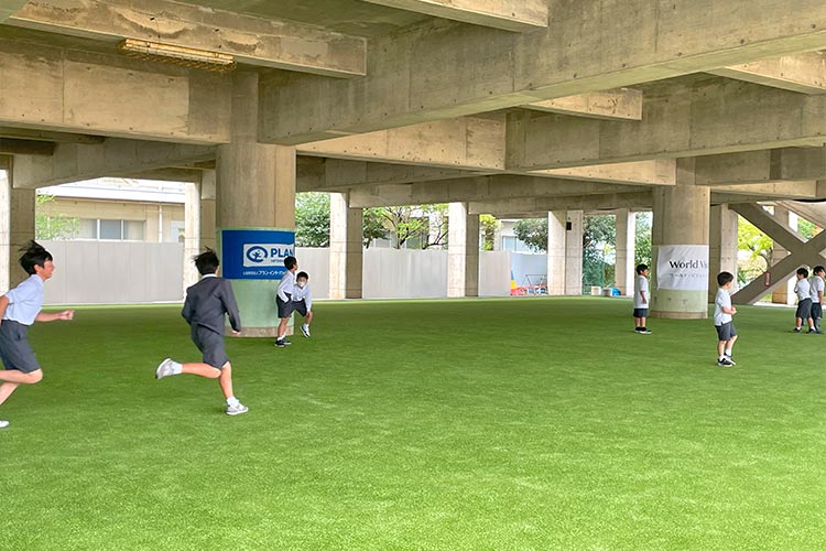 写真：休み時間には児童の格好の遊び場に