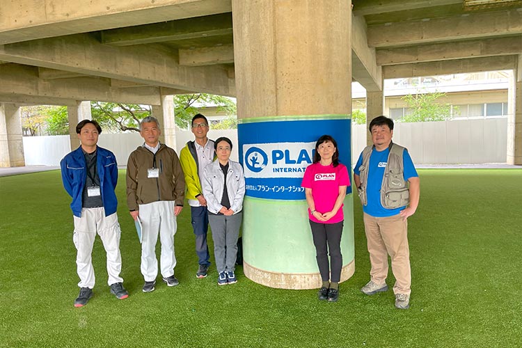 写真：教育委員会の皆さん（左）プラン山形職員と事務局長棚田（右）