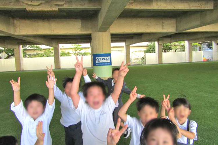 写真：休み時間には児童の格好の遊び場に