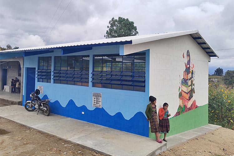 写真：完成した図書室