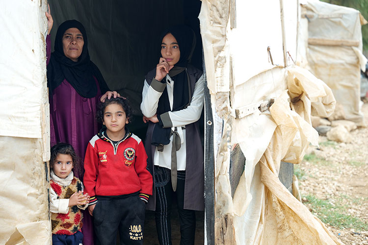 写真：難民キャンプで暮らす家族