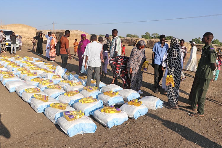 写真：届ける準備が整った「食料セット」