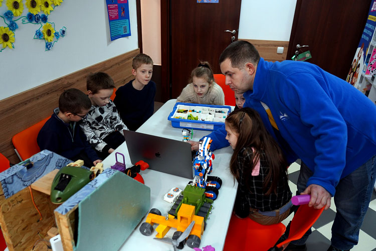 写真：子どもたちが安心して過ごせる「子どもひろば」（ウクライナ）