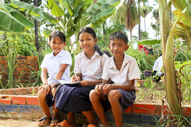 写真：給食運営に欠かせない学校菜園
