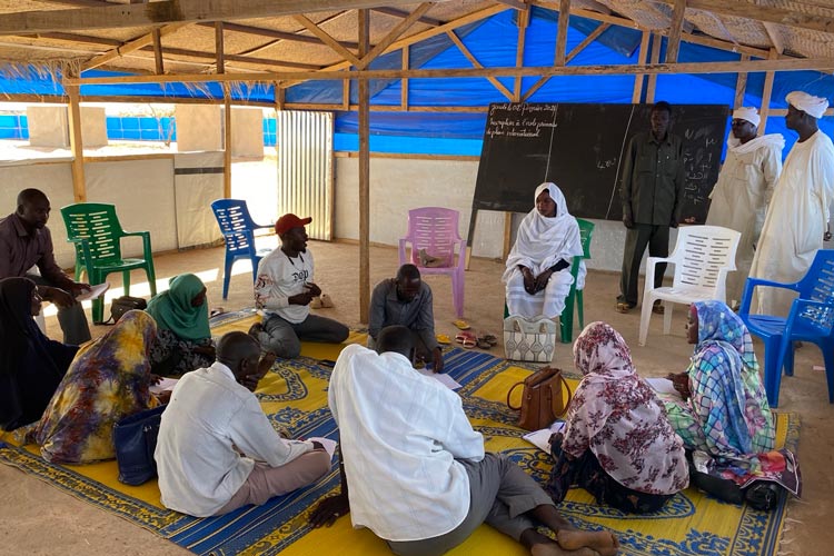 写真:難民キャンプでの教員トレーニング(チャド)