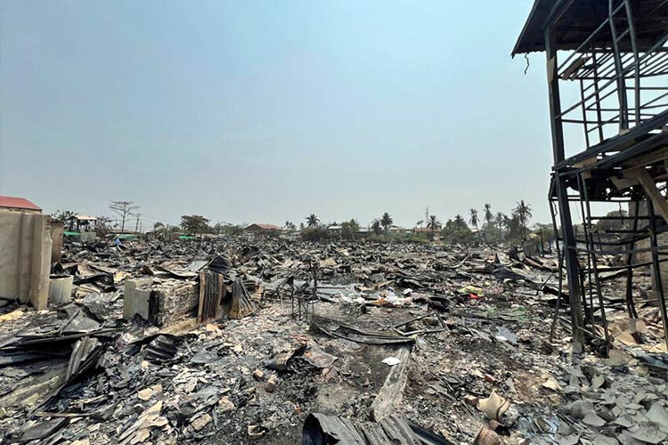 写真：地震とその後の火災による被害　