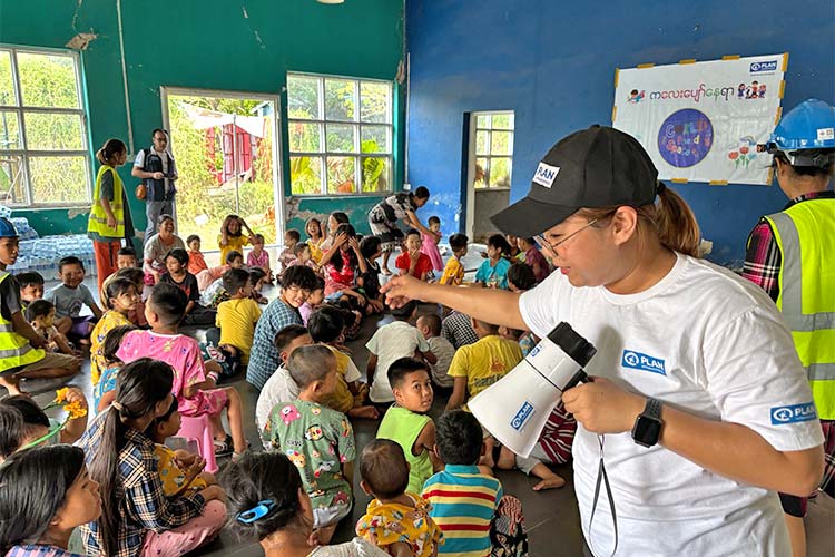 写真：「子どもひろば」で過ごす子どもたち