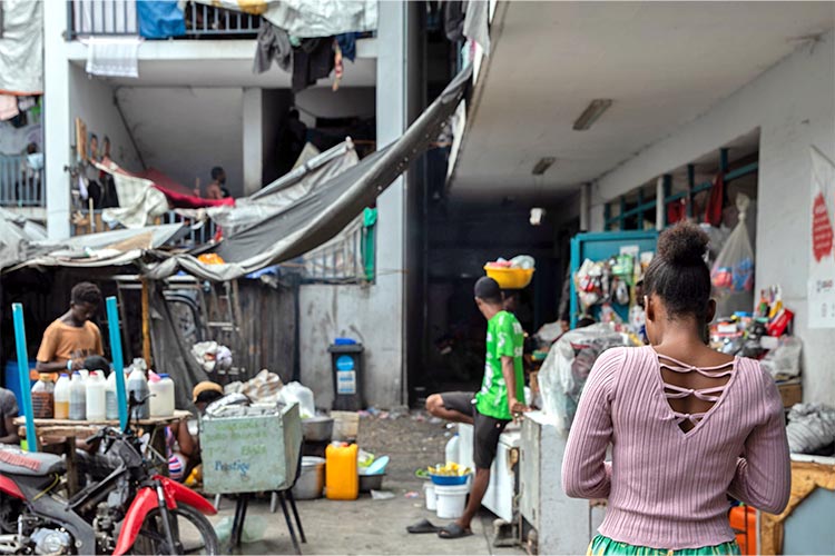 写真：バーバラさんと家族が暮らす避難所