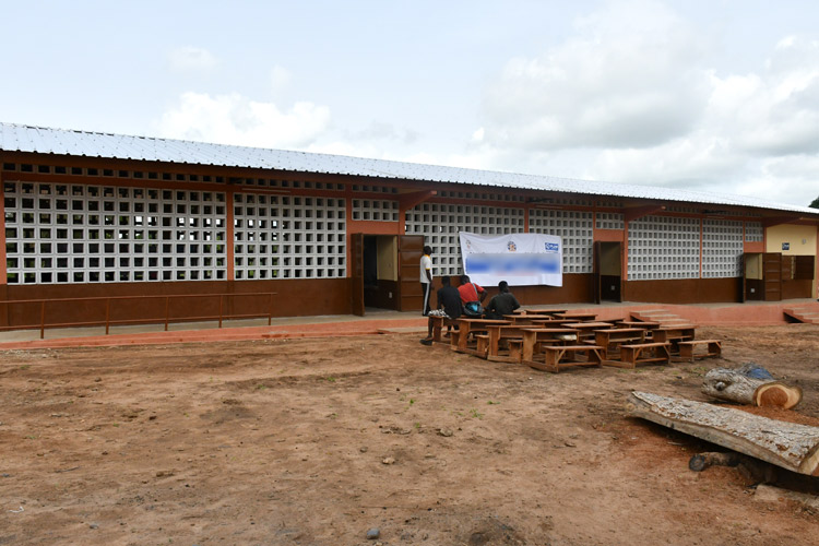 写真：完成した教室外観