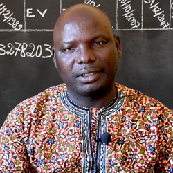 写真：チェインさん、36歳、小学校校長