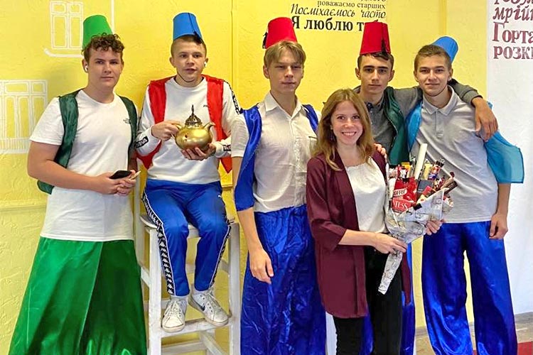 写真：勤務していた学校のイベントで、生徒たちと