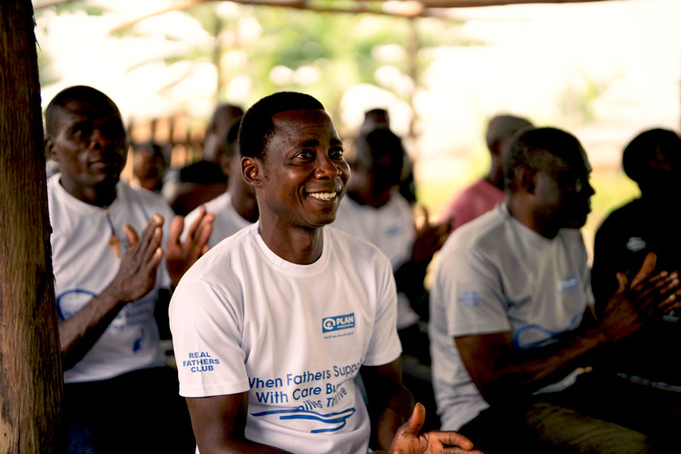 写真：性別役割分業について話し合う父親たち