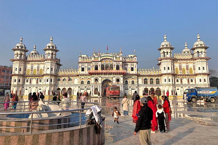 写真：古代インドの叙事詩ラーマーヤナの舞台、ジャナキ寺院