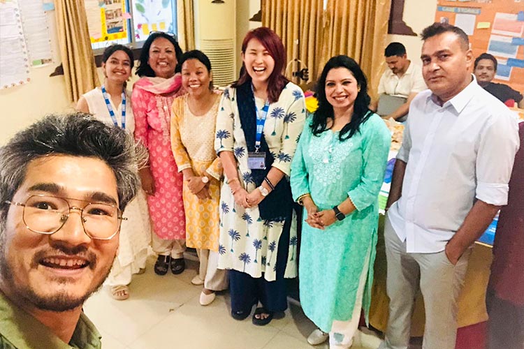 写真：年次ミーティングでプロジェクト関係者と