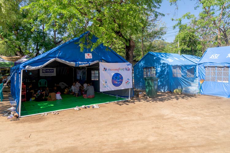 写真:ミャンマー地震の被災地に「子どもひろば」を設置