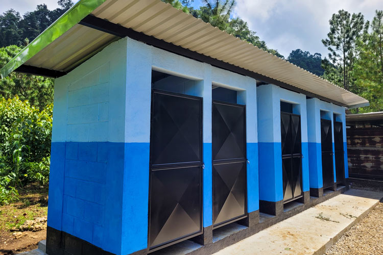 写真：建設が完了したトイレ