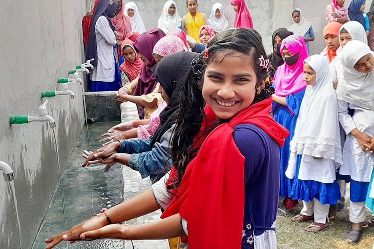 水と衛生キャンペーンでの正しい手洗いの訓練