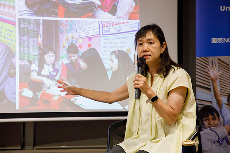 視察の様子を丁寧に説明する角田さん（撮影：金井塚太郎）