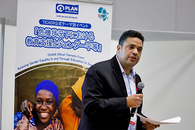 写真：ECWの取り組みを紹介するファキ氏